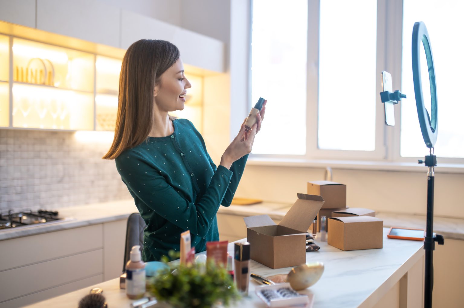 Vendas pelo TikTok Shop aceleram disputa entre marketplaces