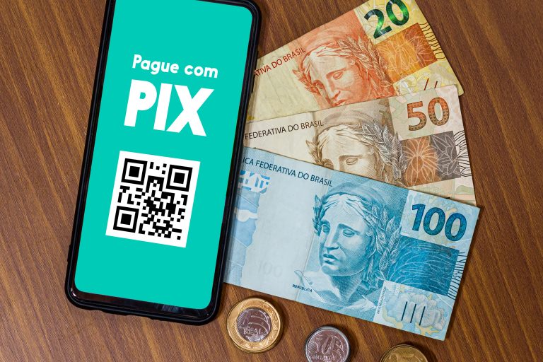 Consumidores gastam até 35% a mais em compras feitas pelo Pix